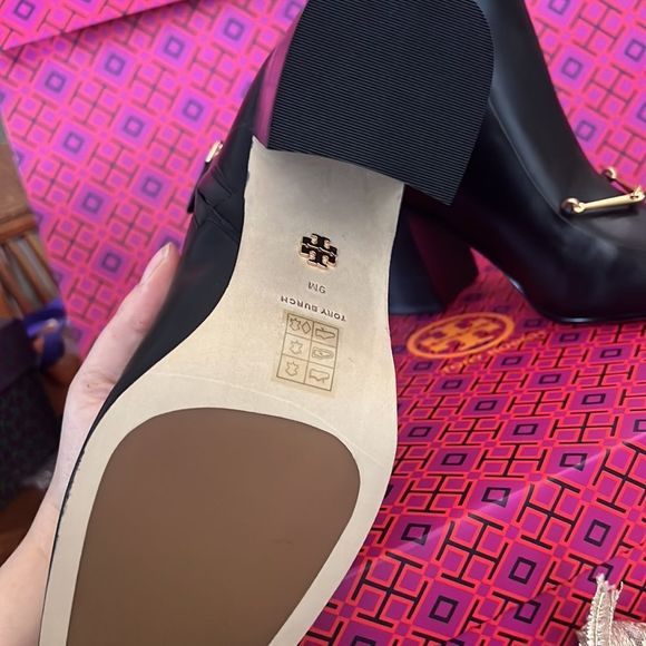 Tory Burch ankle bootie in perfect black - Picture 5 of 12